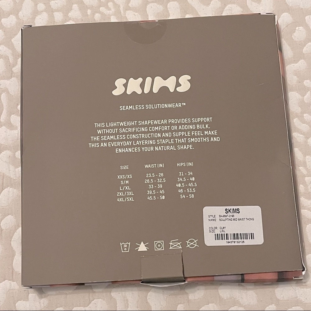 NWT Skims Sculpting Mid Waist Thong
